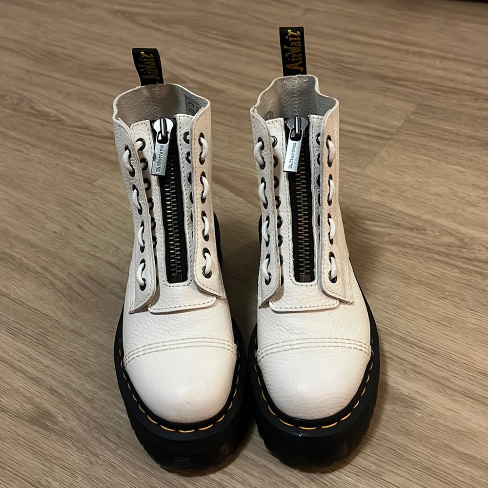 White Dr. Martens, Size 7